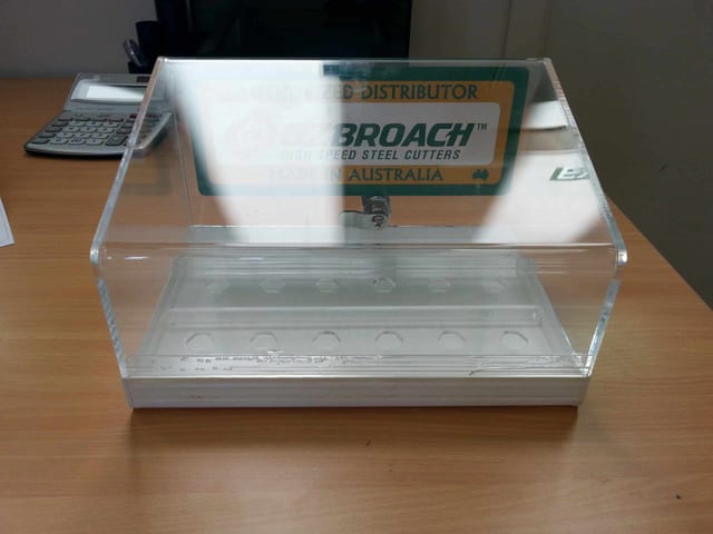 Oz Broach Display scaled